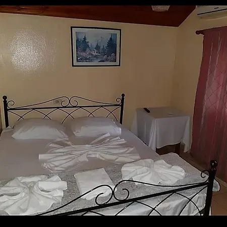 Ξενοδοχείο Dafina 2*